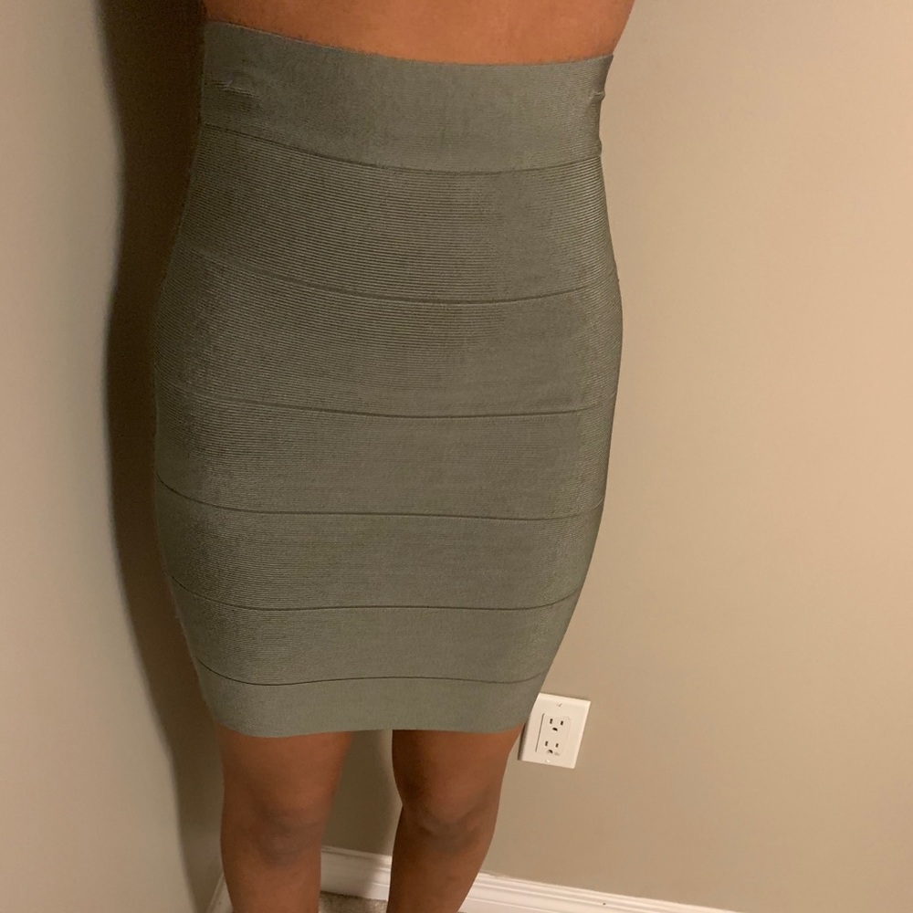 Bebe skirt - Picture 2 of 4